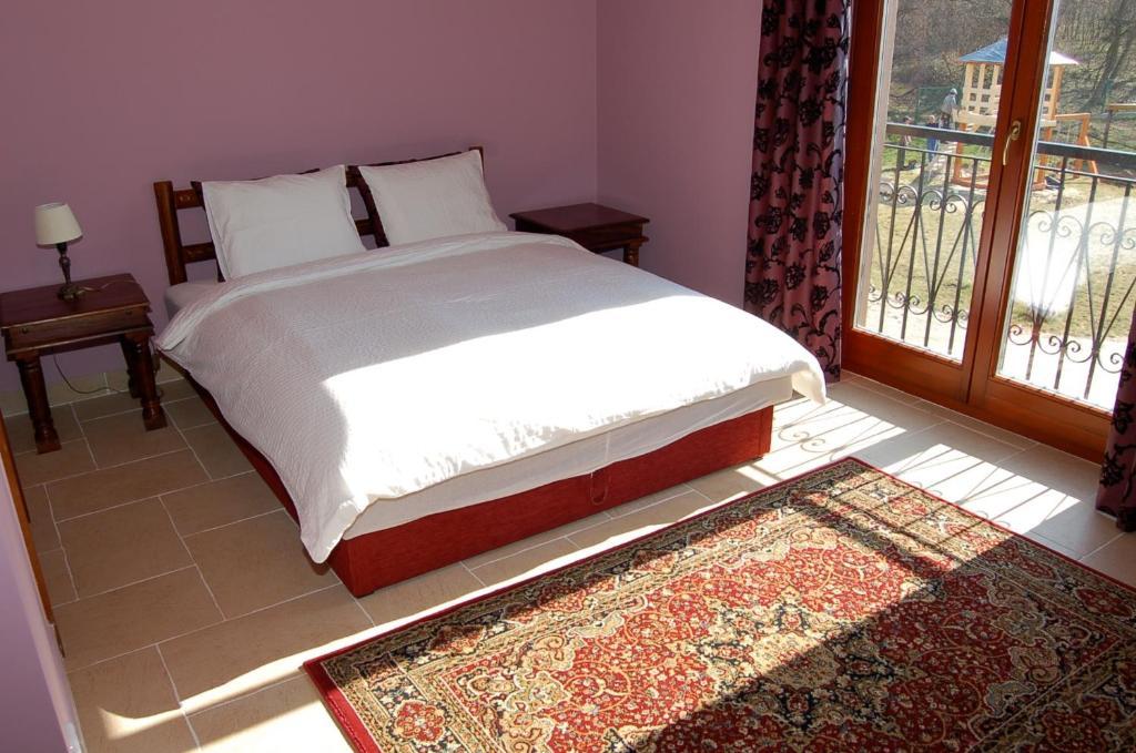 Malomdulo Farmhaz Guest House Pilisborosjeno Room photo