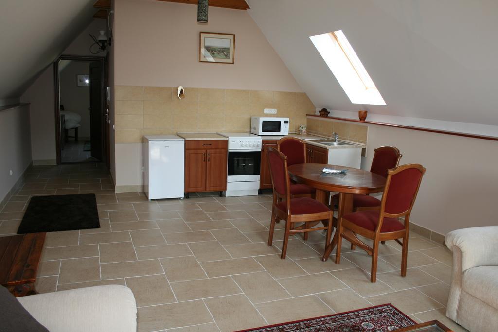 Malomdulo Farmhaz Guest House Pilisborosjeno Exterior photo