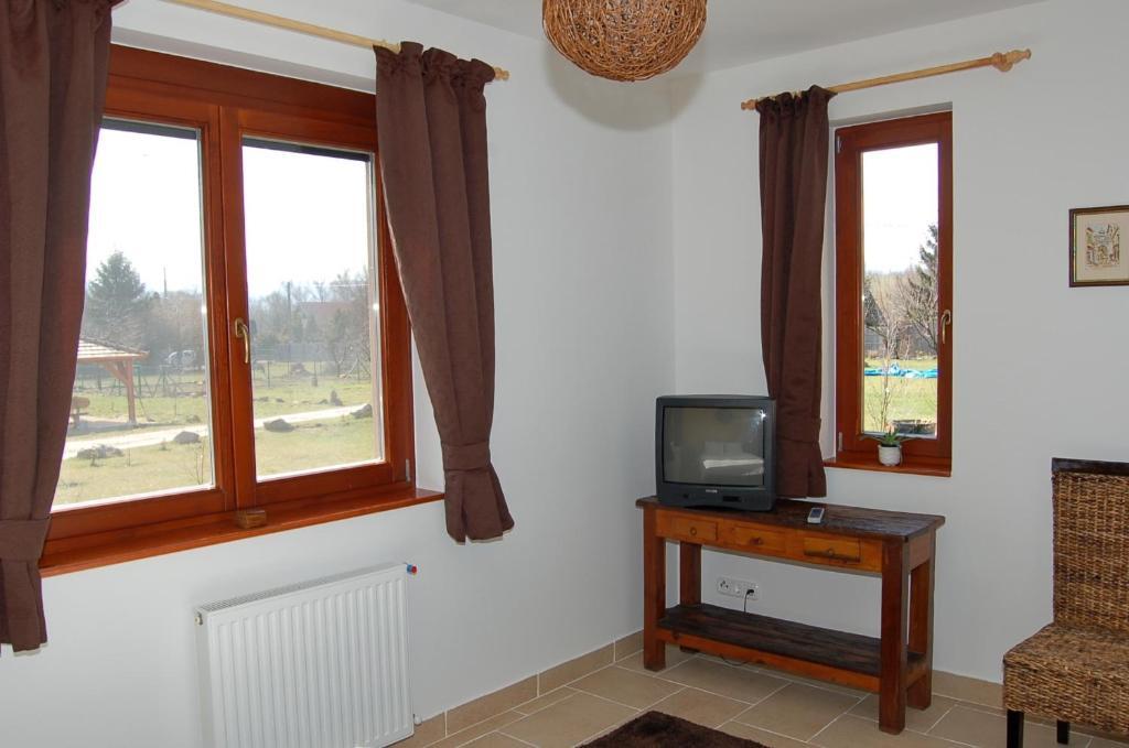 Malomdulo Farmhaz Guest House Pilisborosjeno Exterior photo